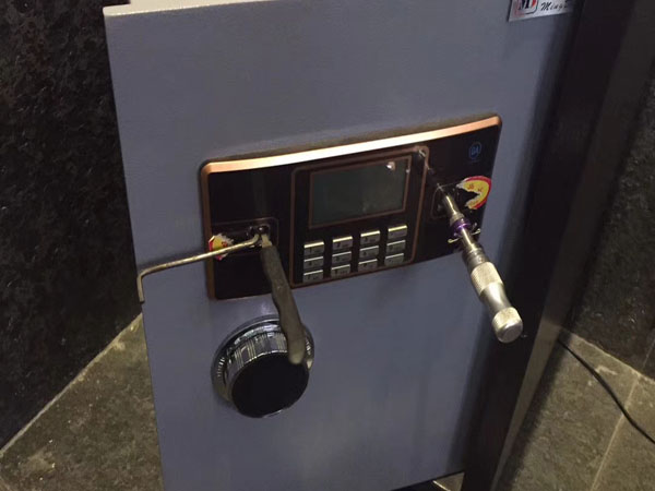 白银保险柜开锁